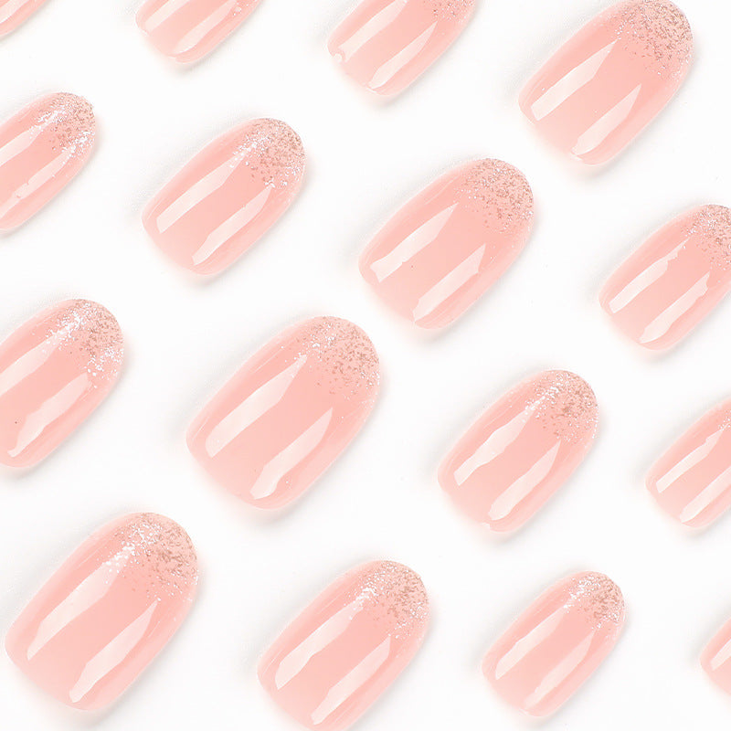 Kurze, ovale Glitzer-French-Maniküre – ein perfektes Nageldesign