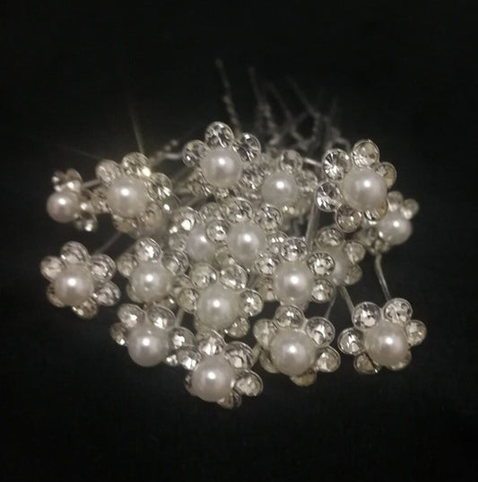 Perlenbesetzter, U-förmiger Dutt, Braut-Haarspange mit Strasssteinen und Blumen