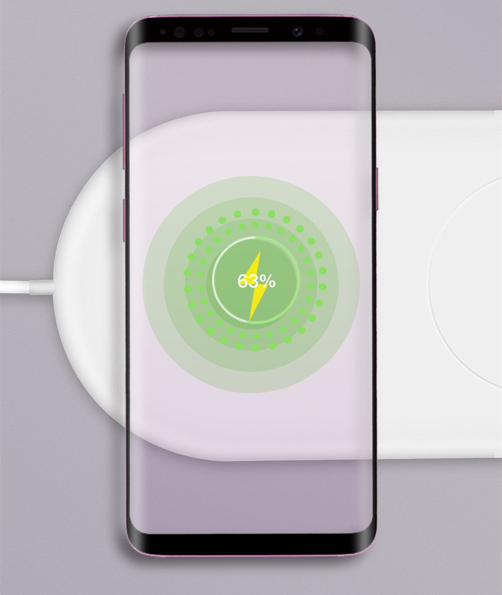 Kabelloses Dual-Ladegerät für Mobiltelefone unterstützt das Schnellladen von zwei Mobiltelefonen