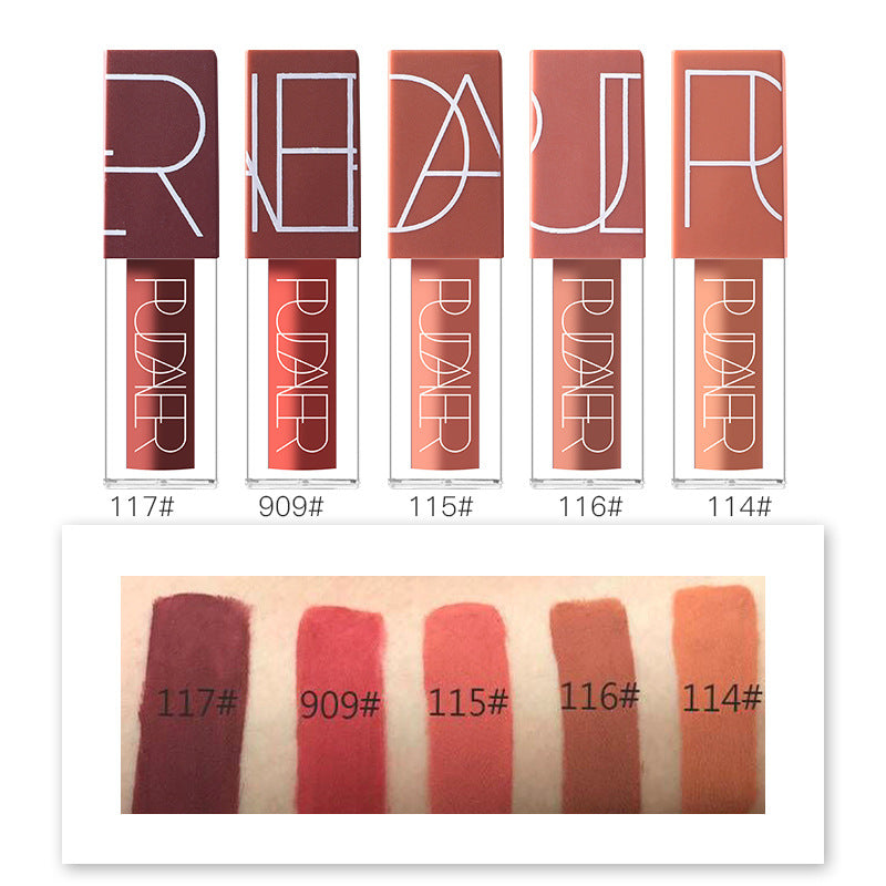 Samtiger flüssiger Lippenstift