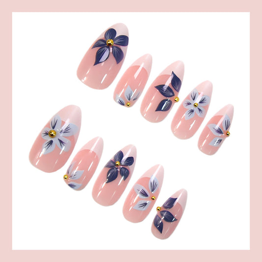 Französisches Nageldesign im Retro-Stil mit blauem Blumenmuster (tropffrei)