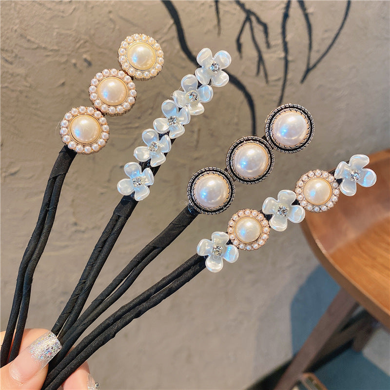 Einfacher, flauschiger Dutt, halber Dutt, Haargummi, lockere Haarnadel mit Blütenknospe, Haaraccessoires