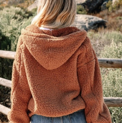 Strohgelbe Sherpa-Jacke mit Kapuze und Reißverschluss