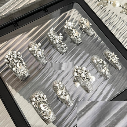 Elegante, handgefertigte Nagelverschönerung, individuell anpassbar, abnehmbar