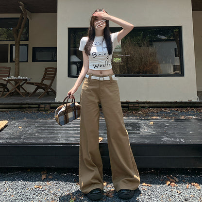 Hochwertige, einfarbige, locker sitzende Hose in Lattebraun mit weitem Bein und mittelhohem Bund, die bodenlang ist und höchsten Tragekomfort bietet.