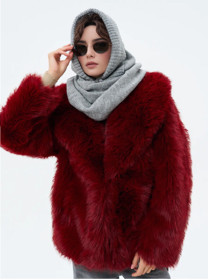 Modische, einfarbige Strickmütze mit passendem Schal