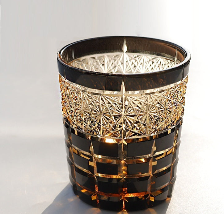 Japanisches Kristallglas im Edo-Schliff mit Asterismus-Effekt