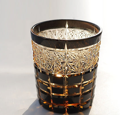 Japanisches Kristallglas im Edo-Schliff mit Asterismus-Effekt