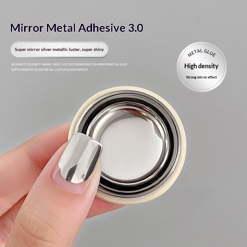 Flüssiger, spiegelnder Metallic-Gel-Nagellack im japanischen Stil