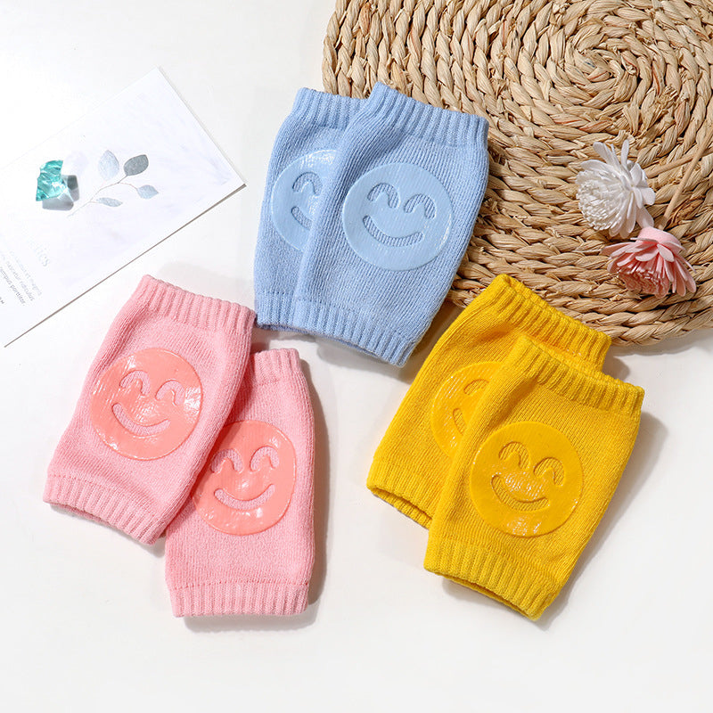 Sommerliche Frottee-Babysocken mit Knieschonern