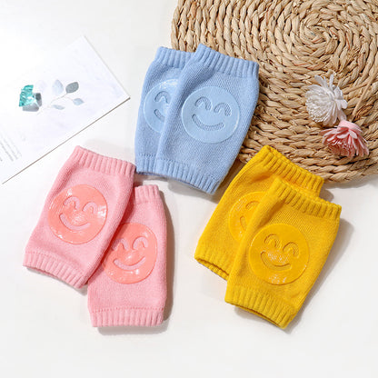 Sommerliche Frottee-Babysocken mit Knieschonern