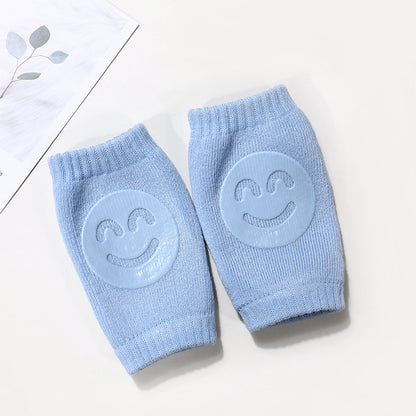 Sommerliche Frottee-Babysocken mit Knieschonern