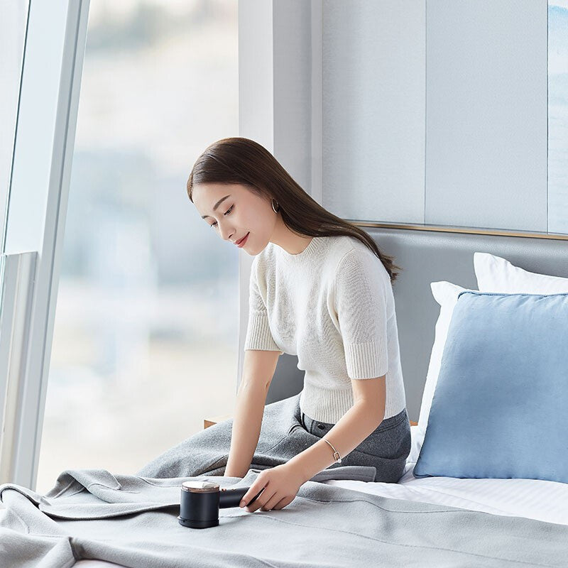 Wiederaufladbarer Haartrimmer, weißer Rasierer mit geradem Haarballen und Pillingfunktion