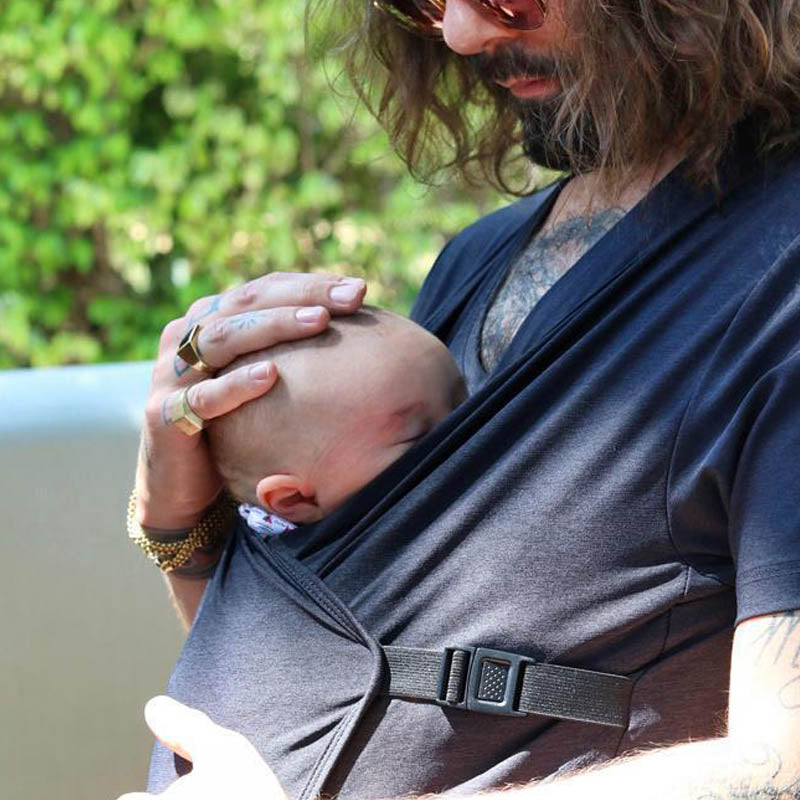 Beruhigendes Mutter-T-Shirt-Weste mit Babykleidung