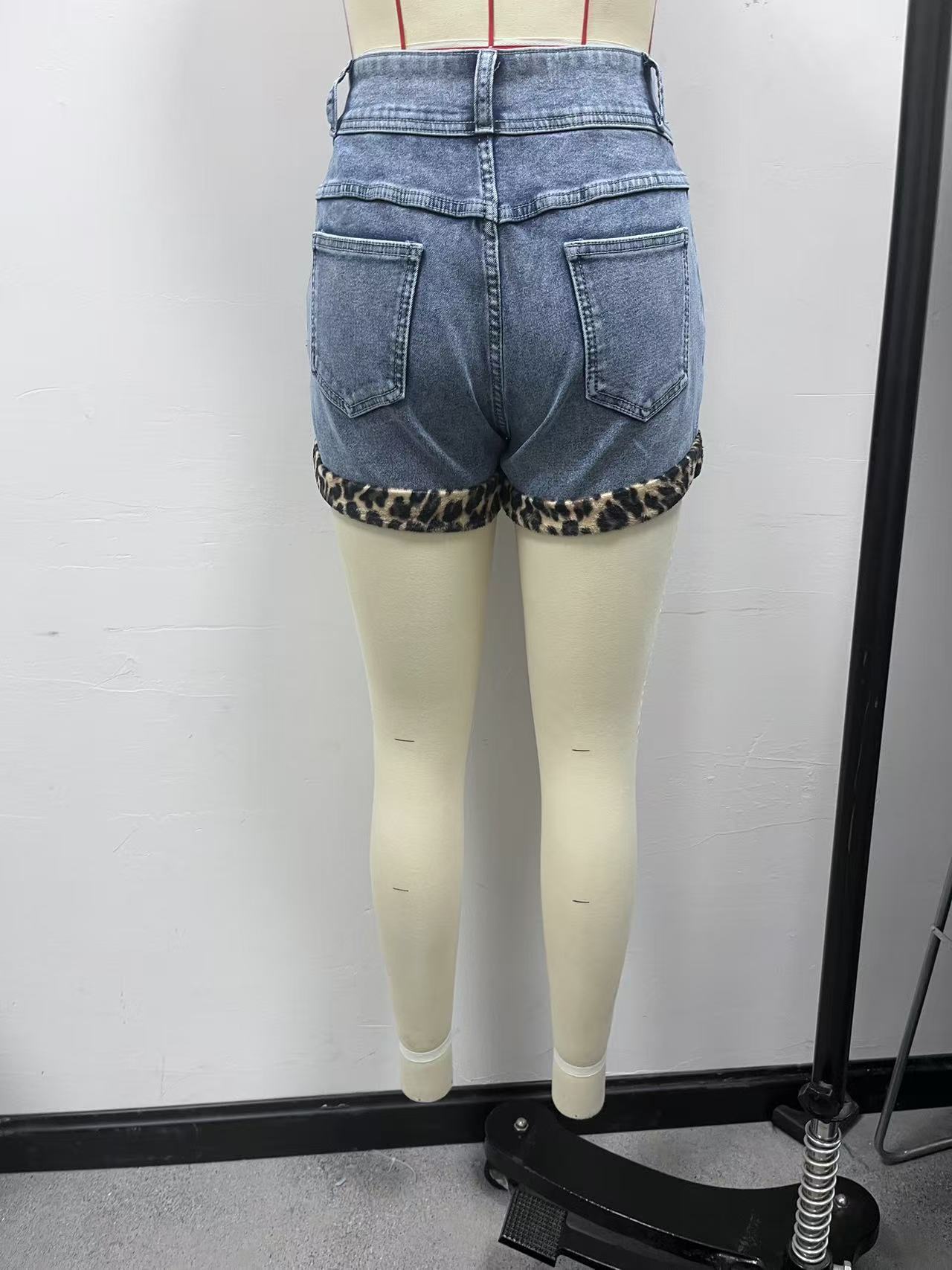 Damen-Hotpants im Vintage-Look mit Leopardenmuster, Patchwork-Design und Waschung, figurbetont