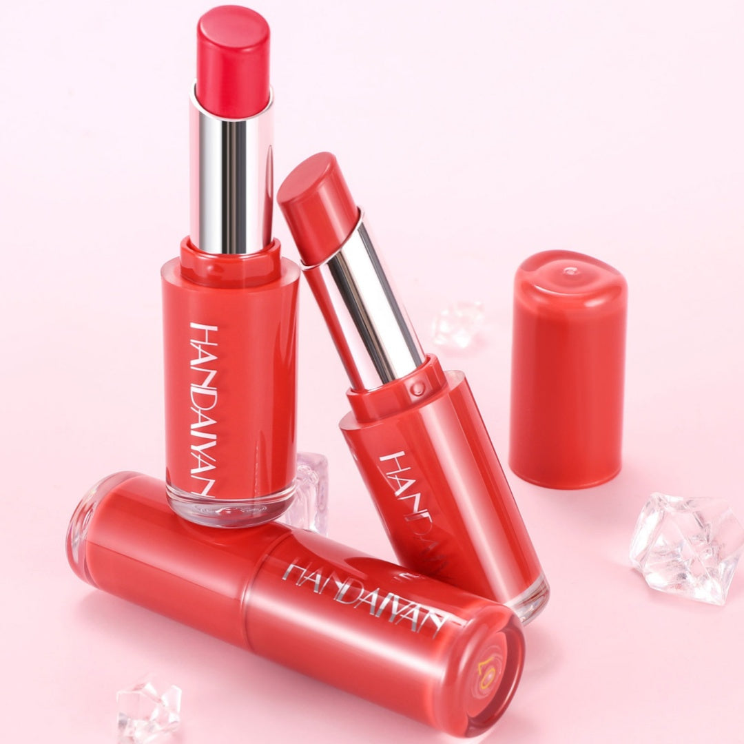 Samtiger, hautverbessernder, pflegender Lippenstift