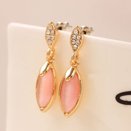 Schlichte Opal-Ohrringe aus der Boutique