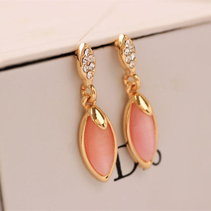 Schlichte Opal-Ohrringe aus der Boutique