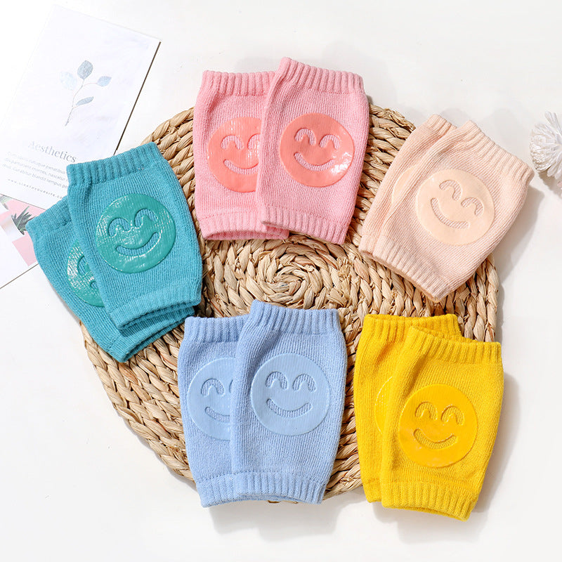 Sommerliche Frottee-Babysocken mit Knieschonern