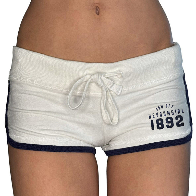 Sportshorts im amerikanischen Preppy-Stil mit Digitaldruck und Kontrastfarben