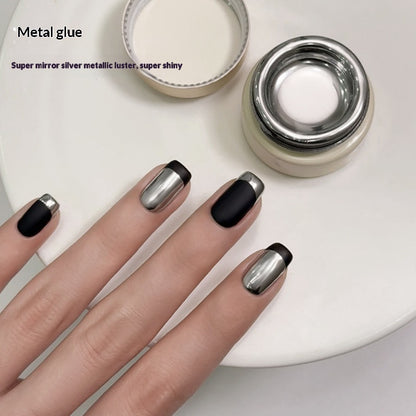 Flüssiger, spiegelnder Metallic-Gel-Nagellack im japanischen Stil