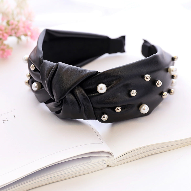 Modisches Haarband aus Leder und Perlen