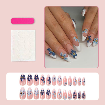 Französisches Nageldesign im Retro-Stil mit blauem Blumenmuster (tropffrei)