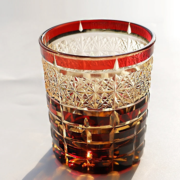 Japanisches Kristallglas im Edo-Schliff mit Asterismus-Effekt