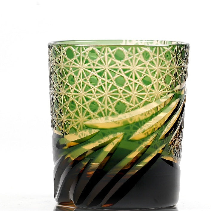 Japanisches Kristallglas im Edo-Schliff mit Asterismus-Effekt