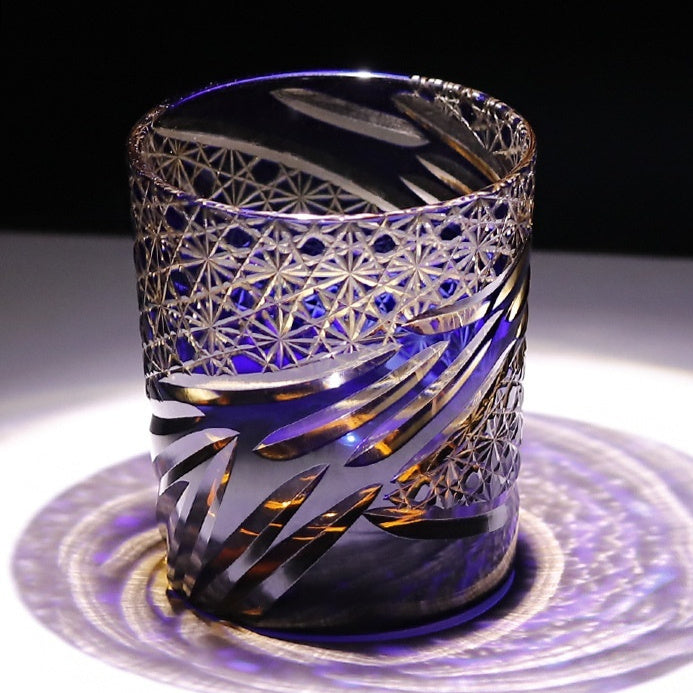 Japanisches Kristallglas im Edo-Schliff mit Asterismus-Effekt