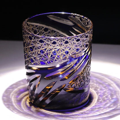 Japanisches Kristallglas im Edo-Schliff mit Asterismus-Effekt