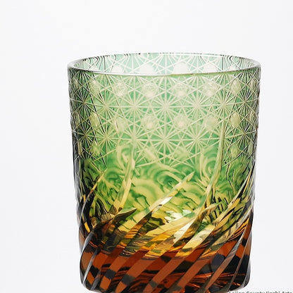 Japanisches Kristallglas im Edo-Schliff mit Asterismus-Effekt