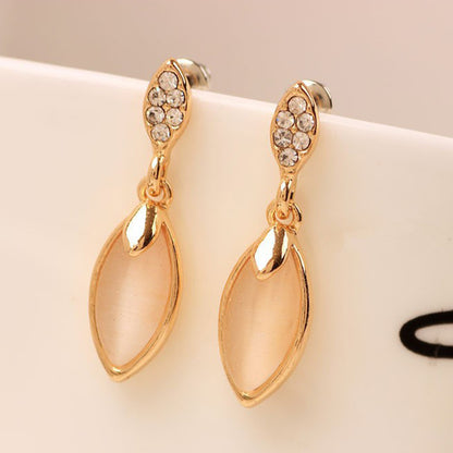 Schlichte Opal-Ohrringe aus der Boutique