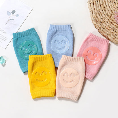 Sommerliche Frottee-Babysocken mit Knieschonern