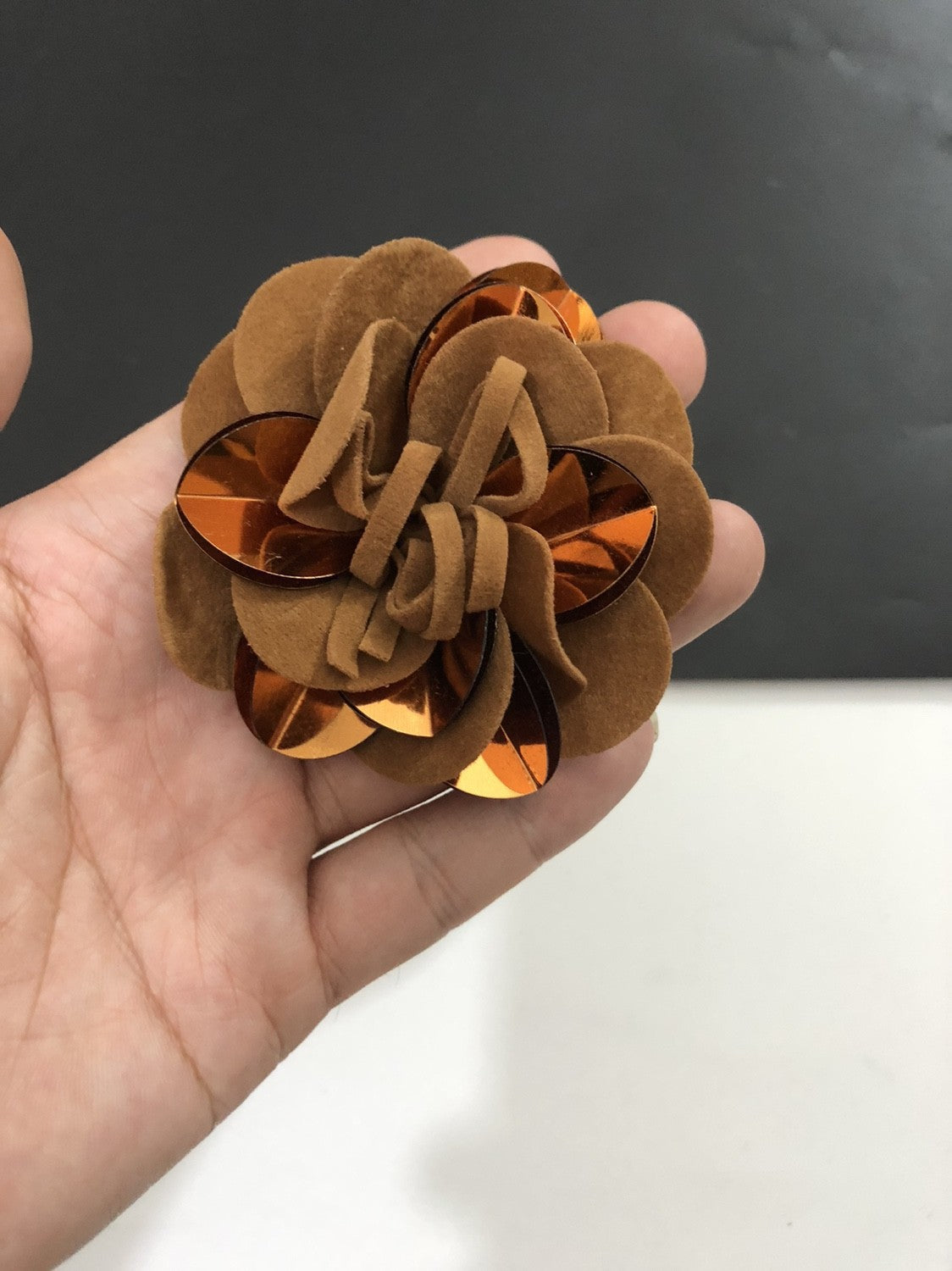 Feine Flanellblumen-Corsage, umwickelte Blumen-Haarspange, Blumen-Handtaschenanhänger, Brosche