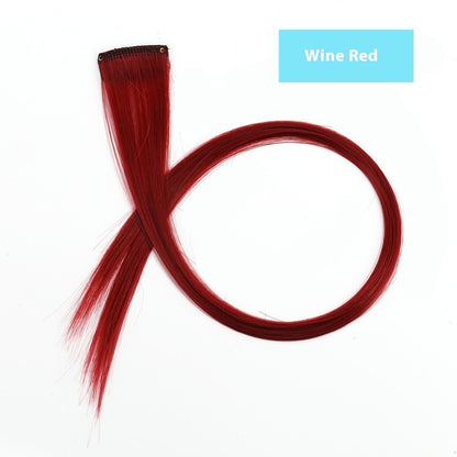 Buntes Haar, hängende Ohren, gefärbte Perücke, Haarverlängerung, farbige Streifen, angesagte Farben