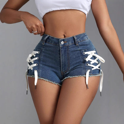 Elegante, schmal geschnittene, personalisierbare Jeansshorts mit elastischem Bund und Bindebändern für Damen