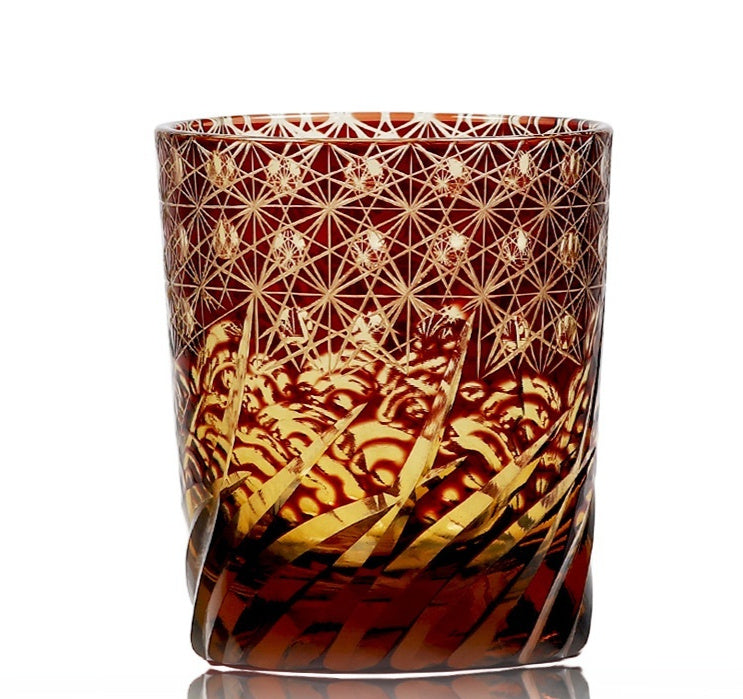 Japanisches Kristallglas im Edo-Schliff mit Asterismus-Effekt