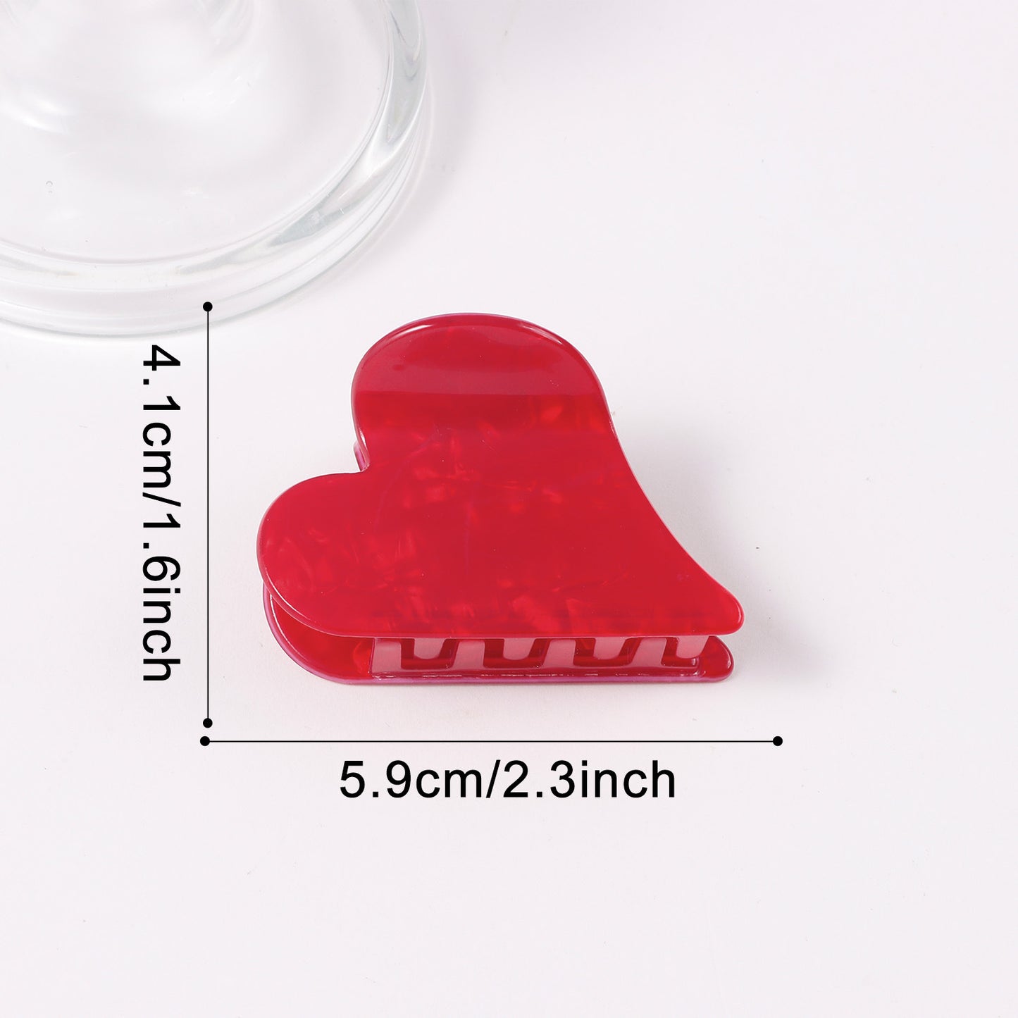 Rotfarbene, süß-coole Haarspange für den Hinterkopf