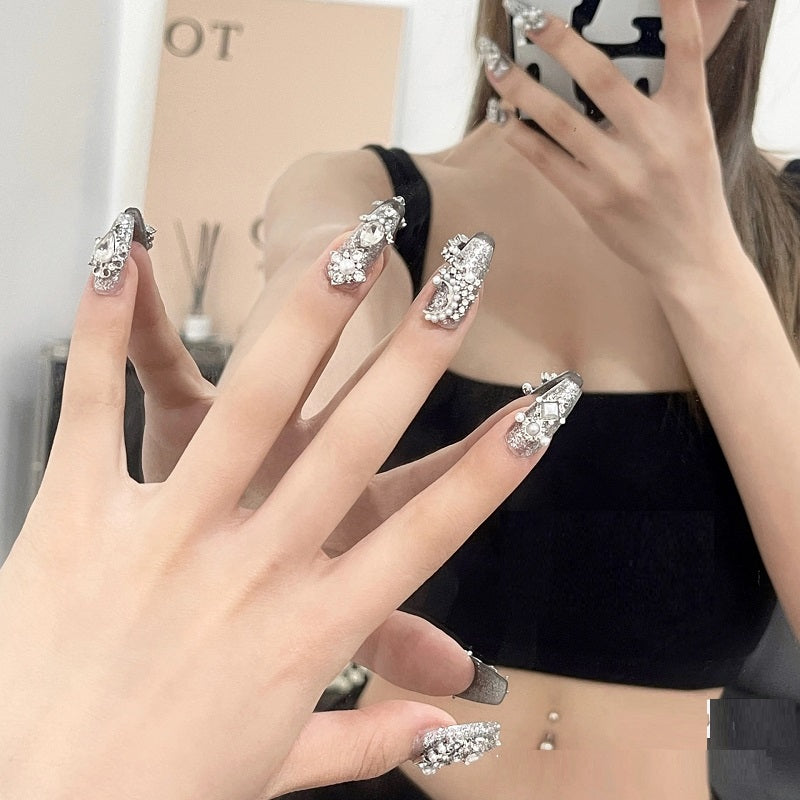 Elegante, handgefertigte Nagelverschönerung, individuell anpassbar, abnehmbar