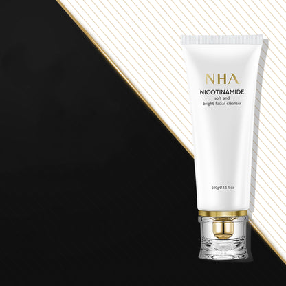 Nicotinamid-Gesichtsreiniger, weicher, transparenter Schaum, gleicht Feuchtigkeit und Öl aus, trocknet nicht aus, Tiefenreinigung