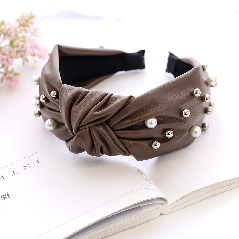 Modisches Haarband aus Leder und Perlen