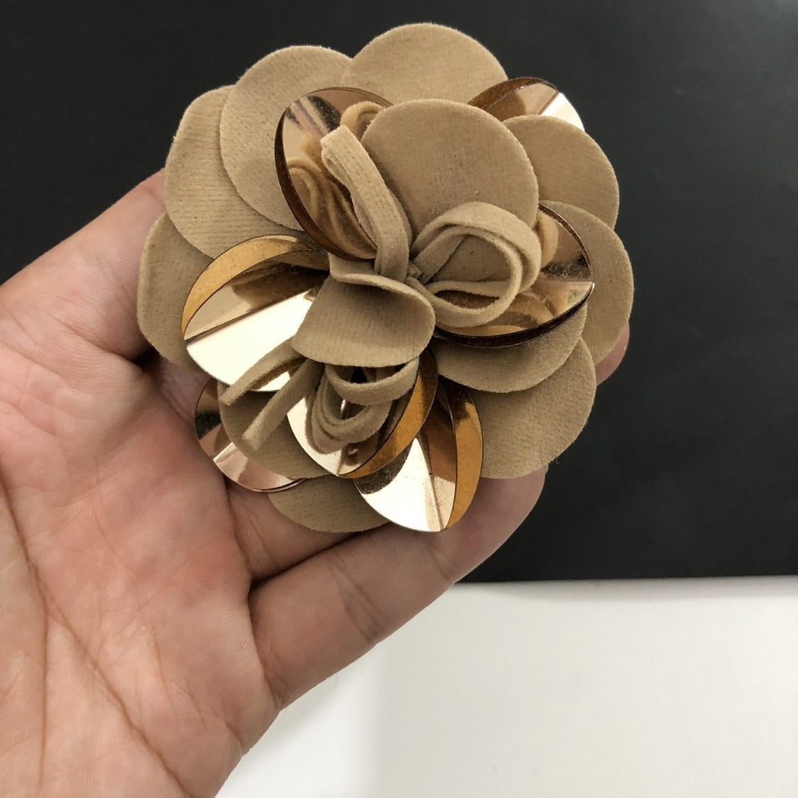 Feine Flanellblumen-Corsage, umwickelte Blumen-Haarspange, Blumen-Handtaschenanhänger, Brosche