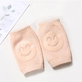 Sommerliche Frottee-Babysocken mit Knieschonern