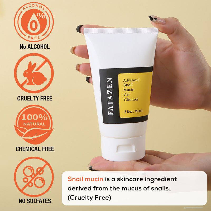 Tiefenreinigender, feuchtigkeitsspendender und hautverjüngender Schaum-Gesichtsreiniger, der Make-up entfernt.