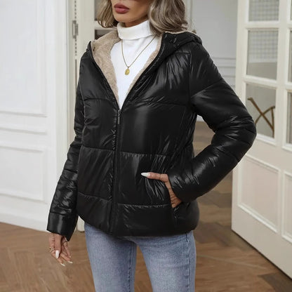 Damenmantel aus Lammwolle, lang und wattiert