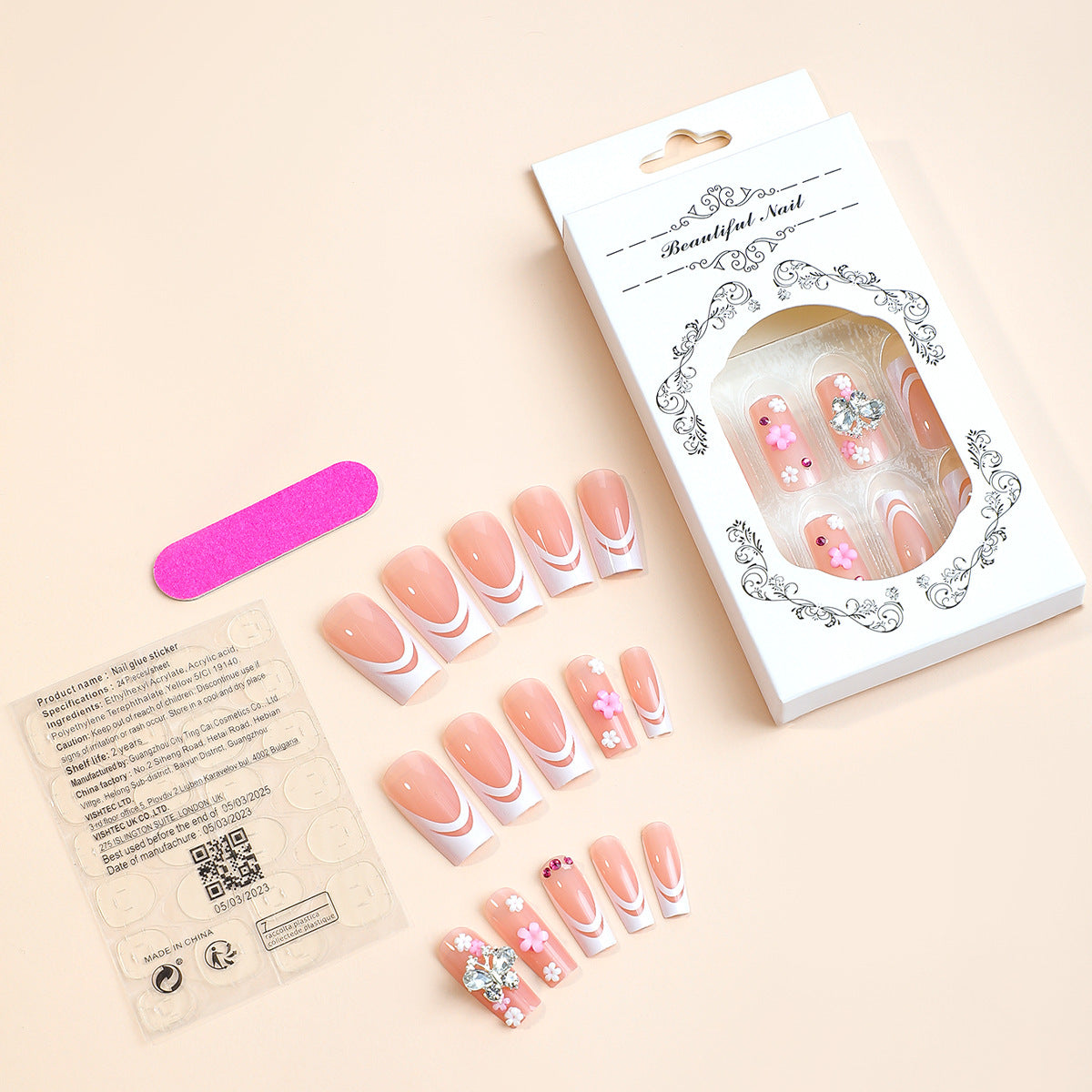 Nageldesign im französischen Stil mit Schleife und Blume