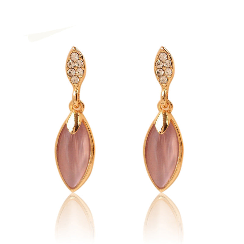 Schlichte Opal-Ohrringe aus der Boutique