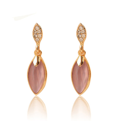 Schlichte Opal-Ohrringe aus der Boutique