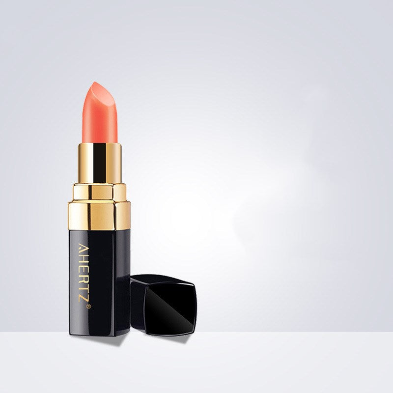 Kirschfarbener Lippenstift